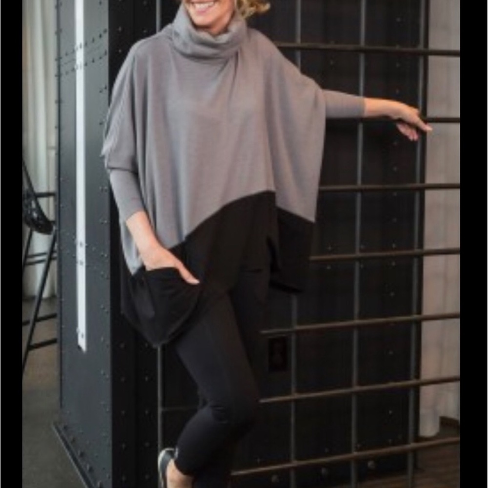 Jofit Jo Poncho French Terry Dolman Sleeves Gray &  Black Women’s Size S/M